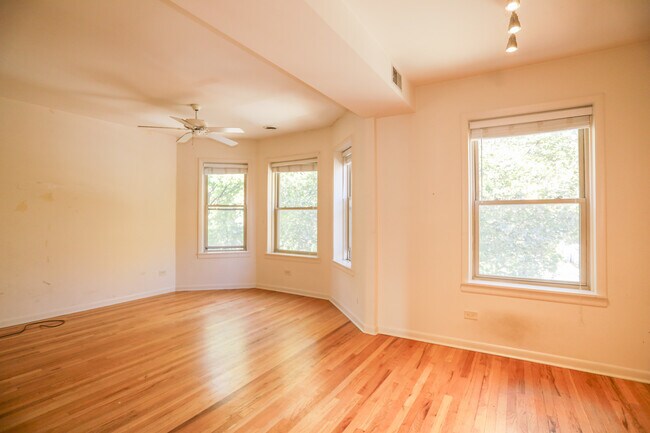 Foto del edificio - 2315 W School St