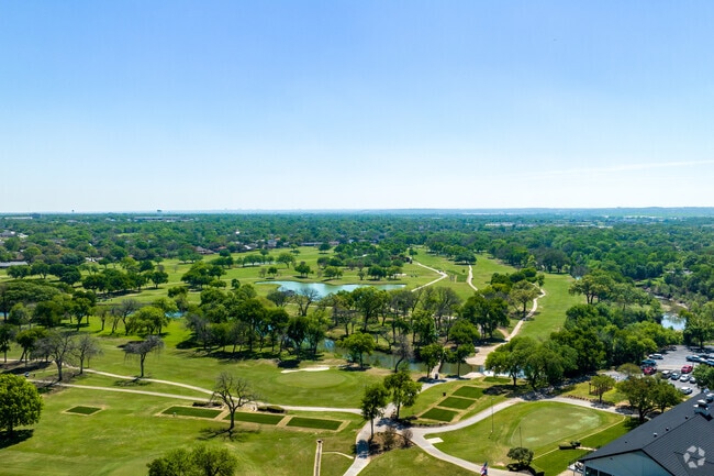 Diamond Oaks Country Club Golf Course is the place to unwind and play golf in Haltom City.