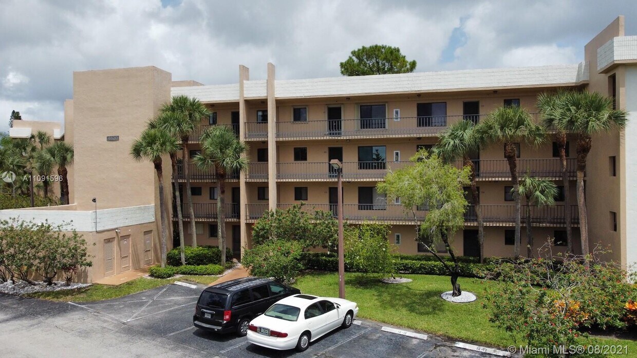 Foto principal - 4820 Lucerne Lakes Blvd W