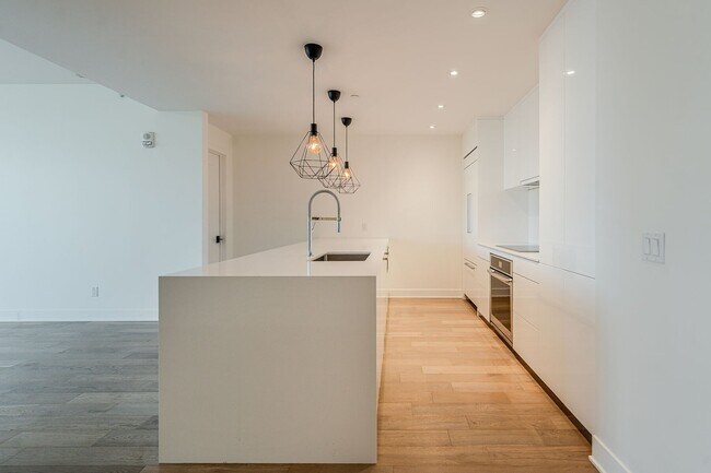 Photo du bâtiment - 1010 Rue de la Commune E