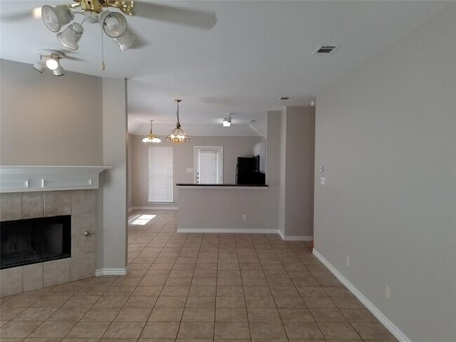 Building Photo - 3002 San Frando Dr