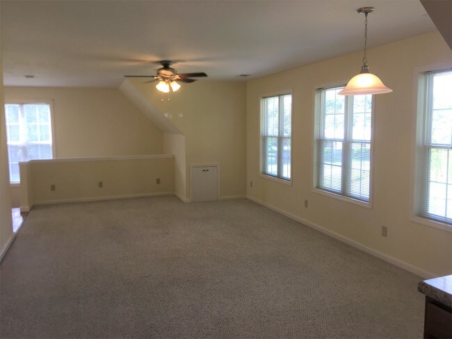 Building Photo - 440 Old Fort Dr