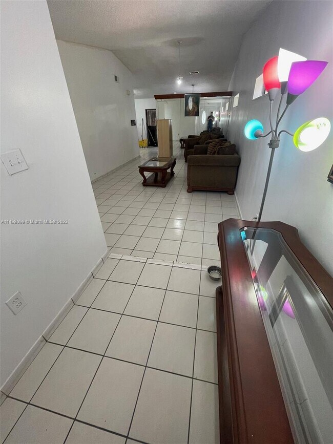 Foto del edificio - 10399 NW 127th St