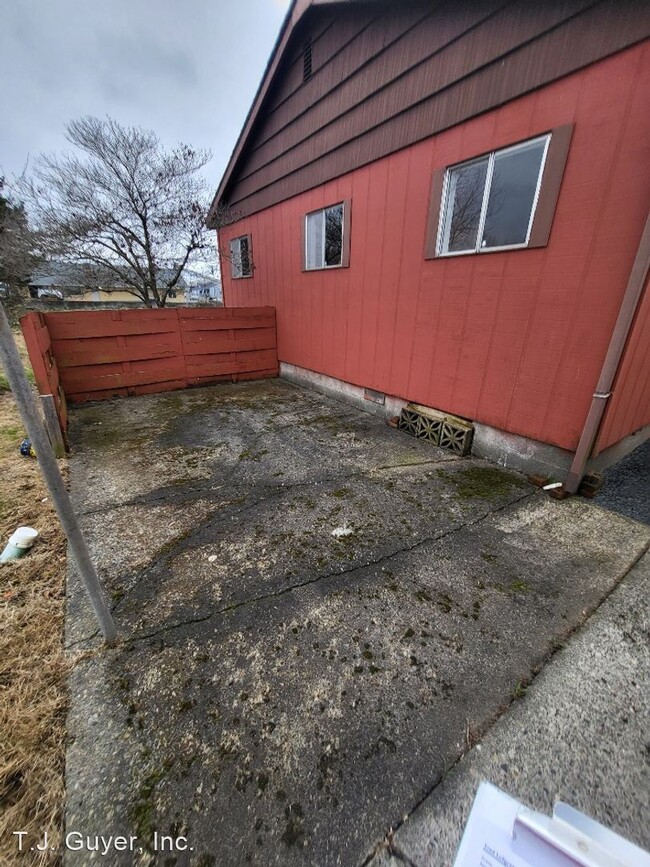 Building Photo - 3 br, 1 bath House - 1214 Grand Ave