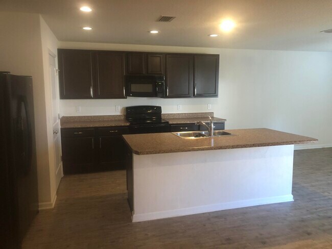 Building Photo - 3005 Raven Ln