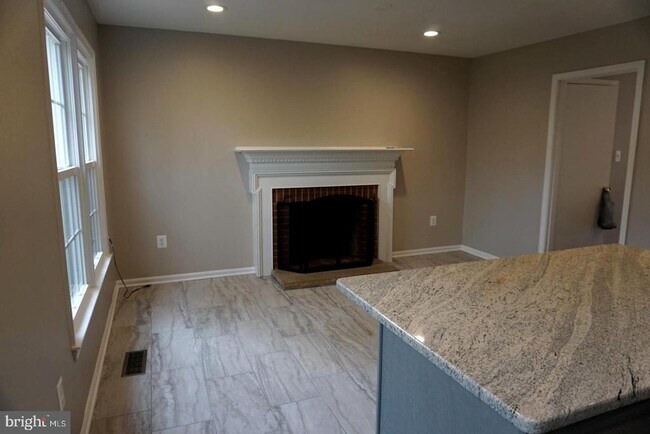 Foto del edificio - 7423 Chummley Ct