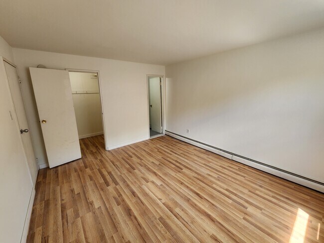 Dormitorio luminoso - Main Line Court