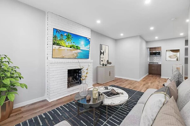 Building Photo - 453 W 48th St