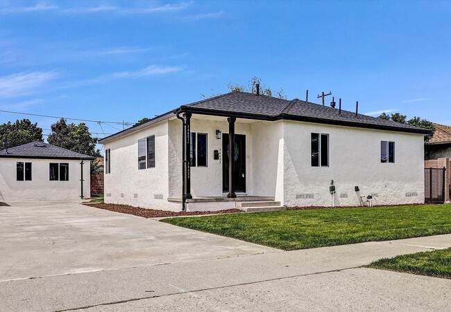 Building Photo - 14431 Harvest Ave