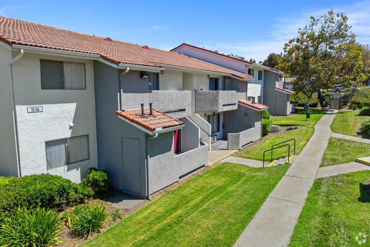 Primary Photo - Las Ventanas Apartments