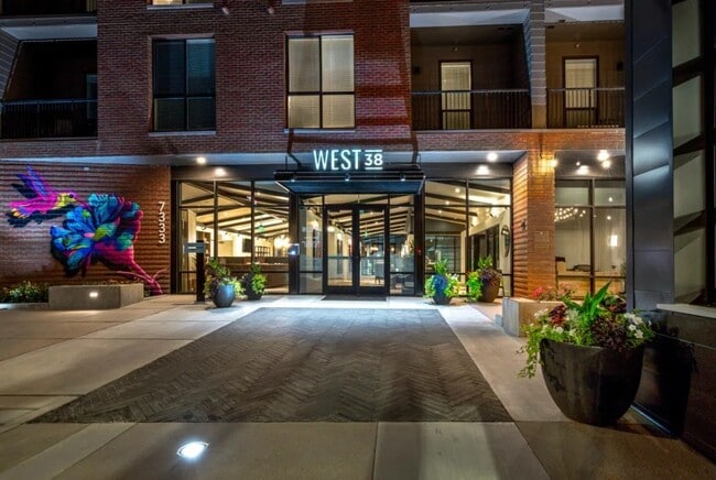 Building Photo - West 38