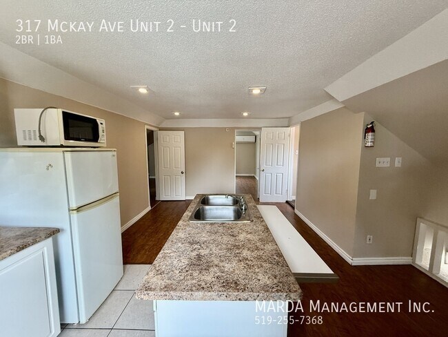Photo du bâtiment - CHARMING 2 BED/1 BATH BETWEEN WEST WINDSOR + HYDRO