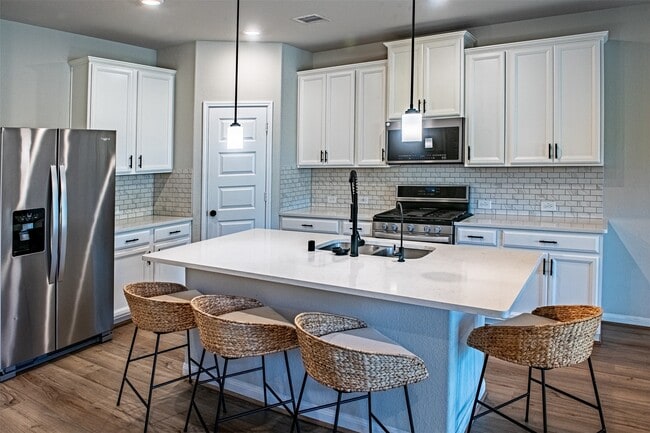 Foto del edificio - 16018 Oregon Oak Dr