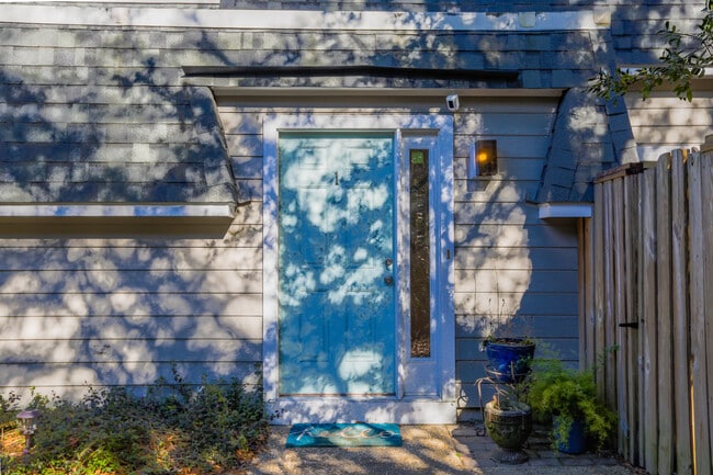 Building Photo - 6328 Wrightsville Ave