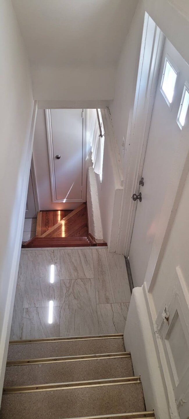 Foto del edificio - 120 Bryant Ave