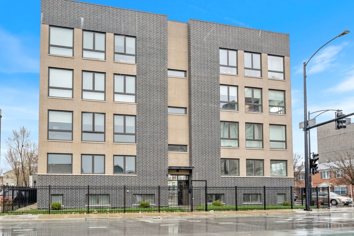 Foto principal - 2304 W Jackson Blvd