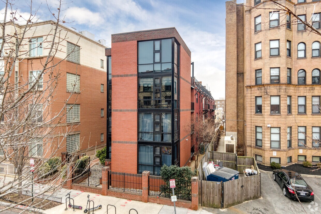 Primary Photo - 1354 Euclid St NW