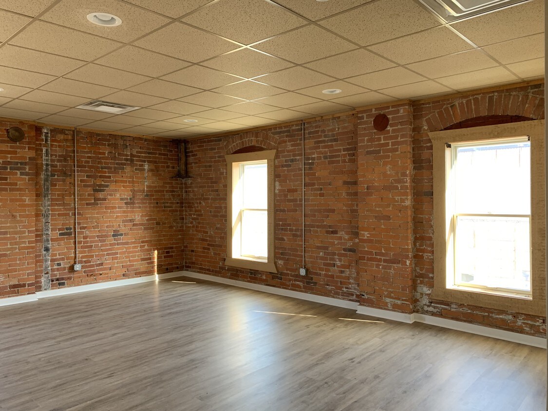 Primary Photo - 2699 Guoin St