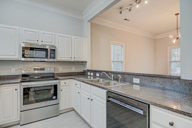 Foto del edificio - Live off Central Ave. in END UNIT 2 bed/2.5 bath Townhome (NO CARPET!)