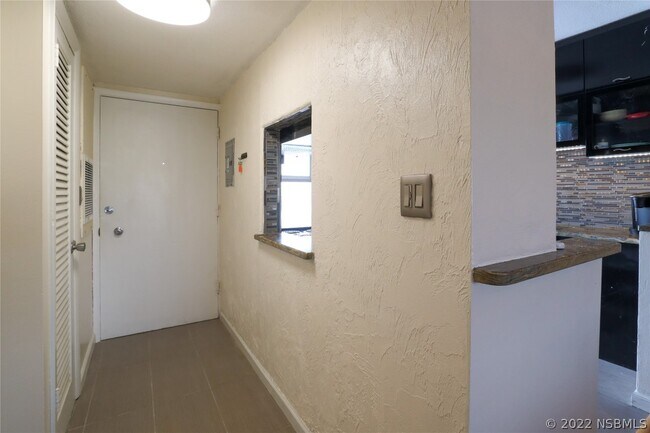 Foto del edificio - 721 S Beach St