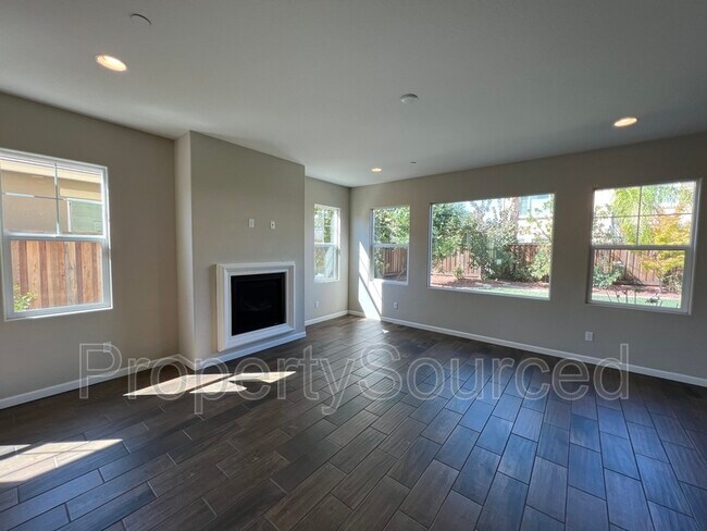 Building Photo - 1775 Hummingbird Way