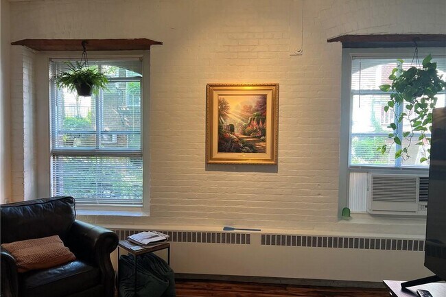 Foto del edificio - 300 Ferdon Ave