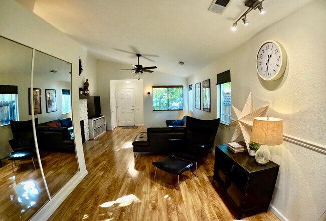 Foto del edificio - 4929 Chelsea Glen Ct