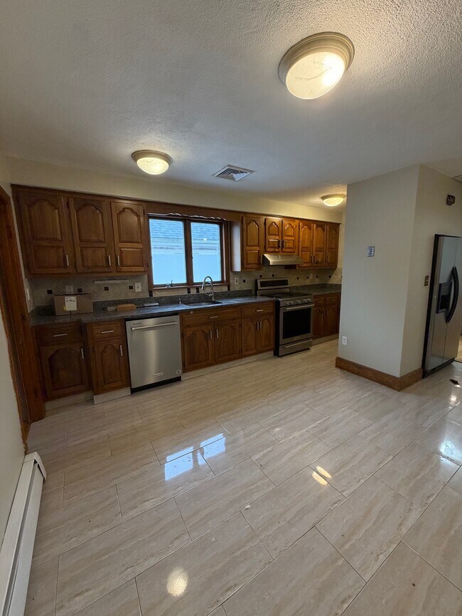 Building Photo - 33 Lafayette St