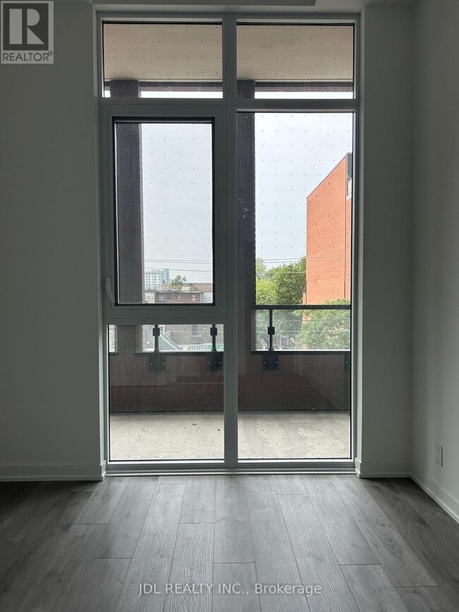 Building Photo - 285 Dufferin St