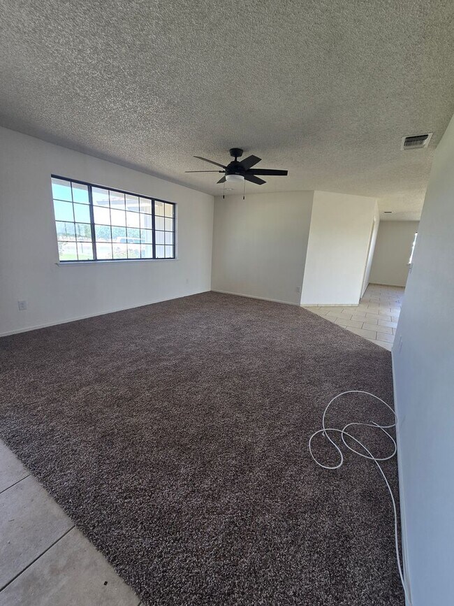 Foto del edificio - 3 BR 2 BA country home available now