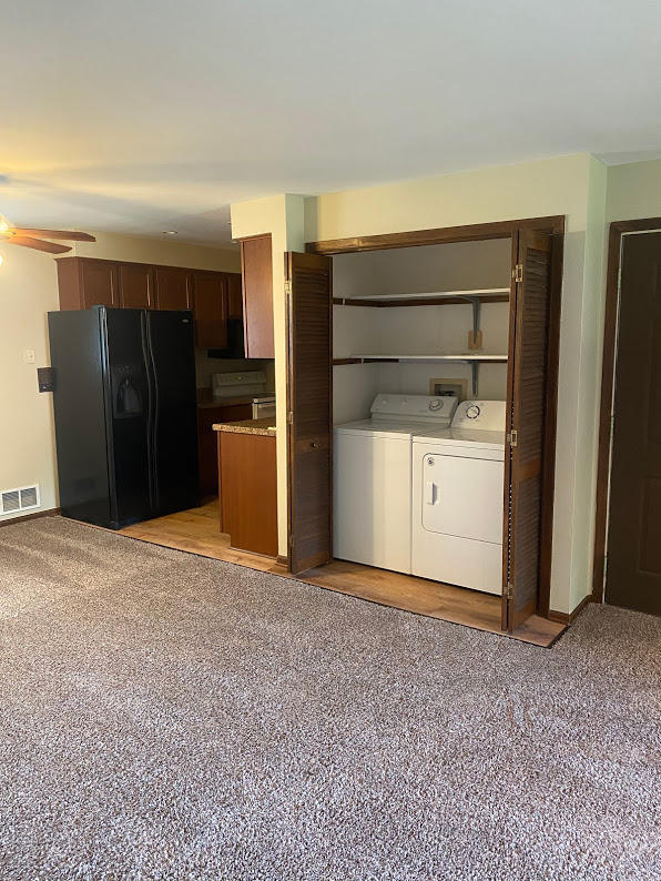 Lavandería en el apartamento! - 6155 S 42nd St