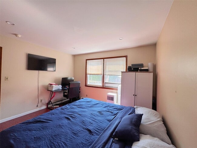 Building Photo - 47 1st St Ext