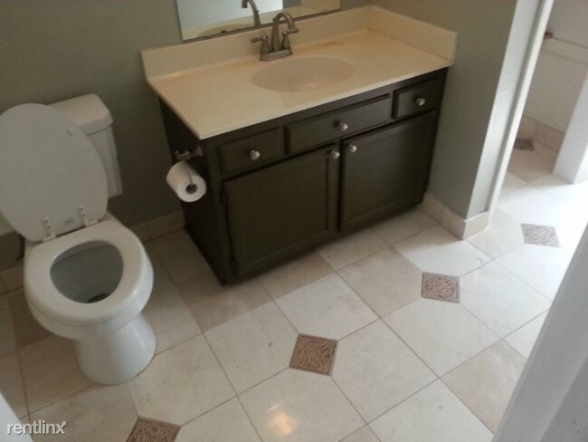 Building Photo - 3 br, 2 bath Townhome - 128 Wythe Circle