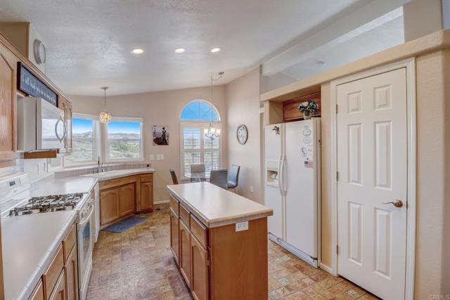 Building Photo - 525 W El Norte Pkwy