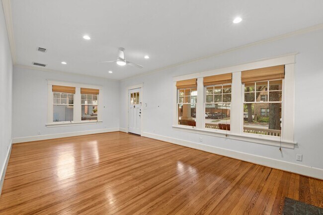 Building Photo - Montrose Gem: 2-Bed Bungalow