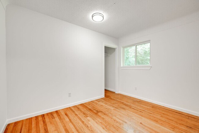 Building Photo - 3/ 1.5 Home for Rent!