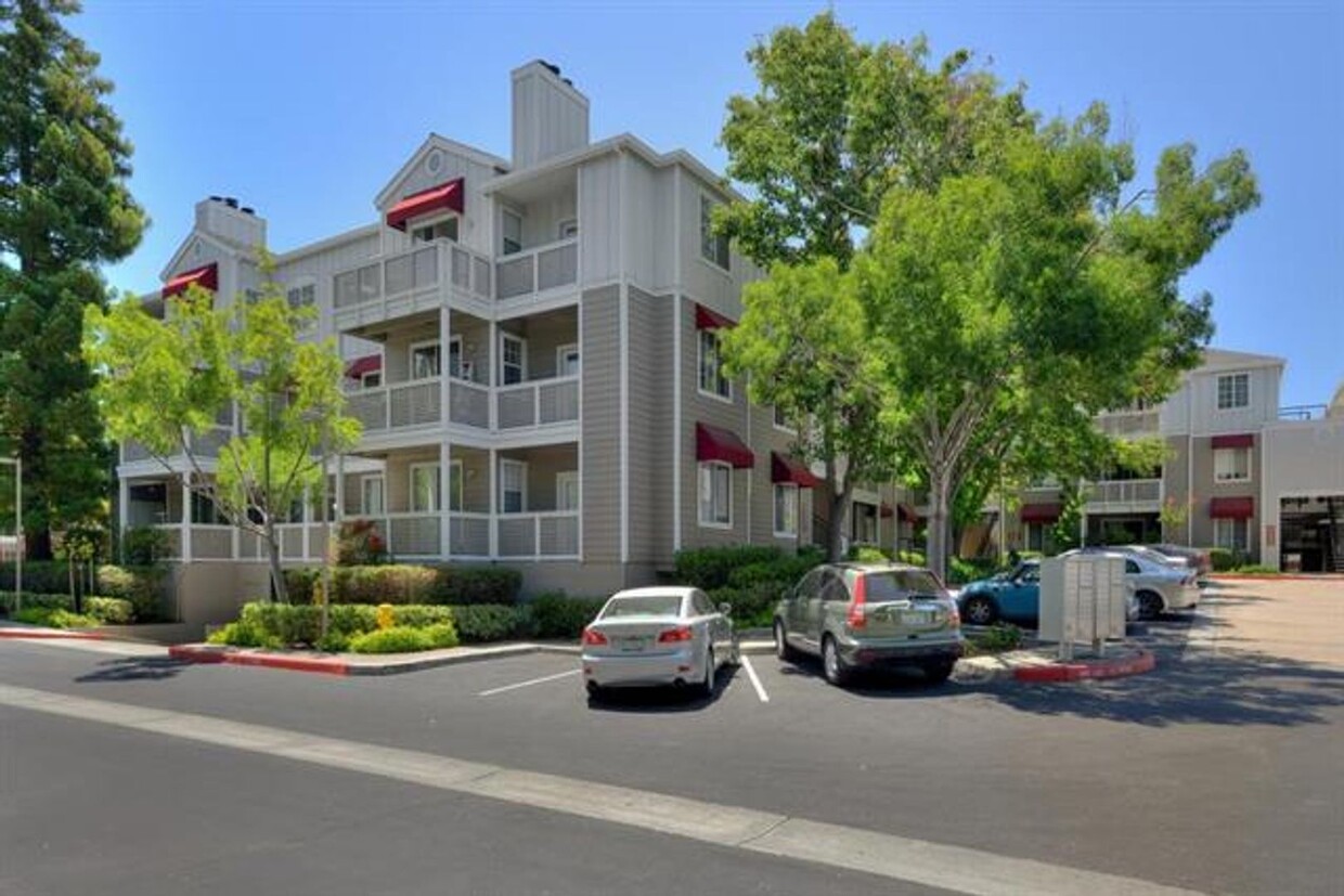 Foto principal - 2-Bedroom Condo in Prime Sunnyvale Locatio...