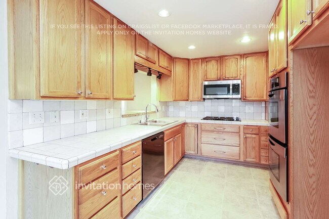 Building Photo - 16 La Cienega Pl