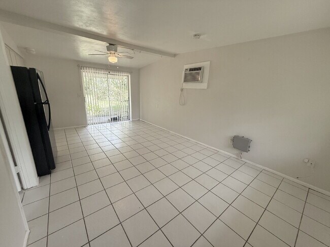 Foto del edificio - "Charming 1-Bedroom Duplex Retreat on Carn...