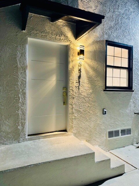 Foto del edificio - 8311 Kittyhawk Ave
