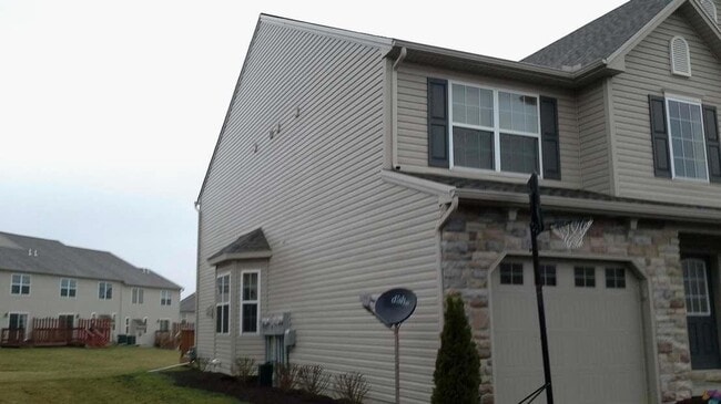 Side view - 428 Brigantine Ct