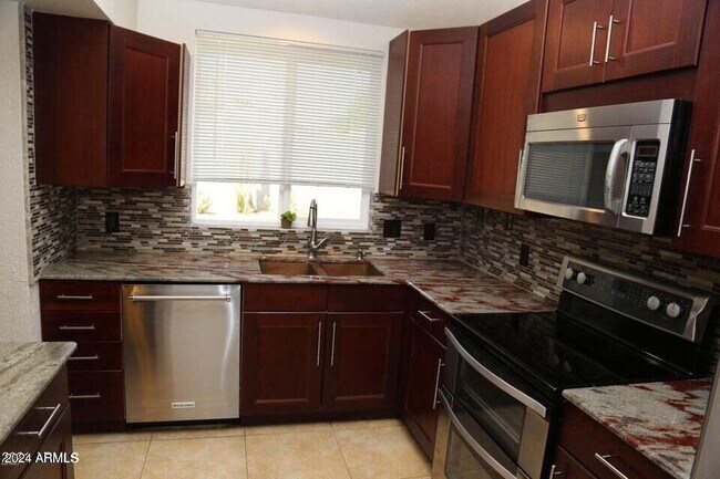 Building Photo - 1214 E Kerry Ln