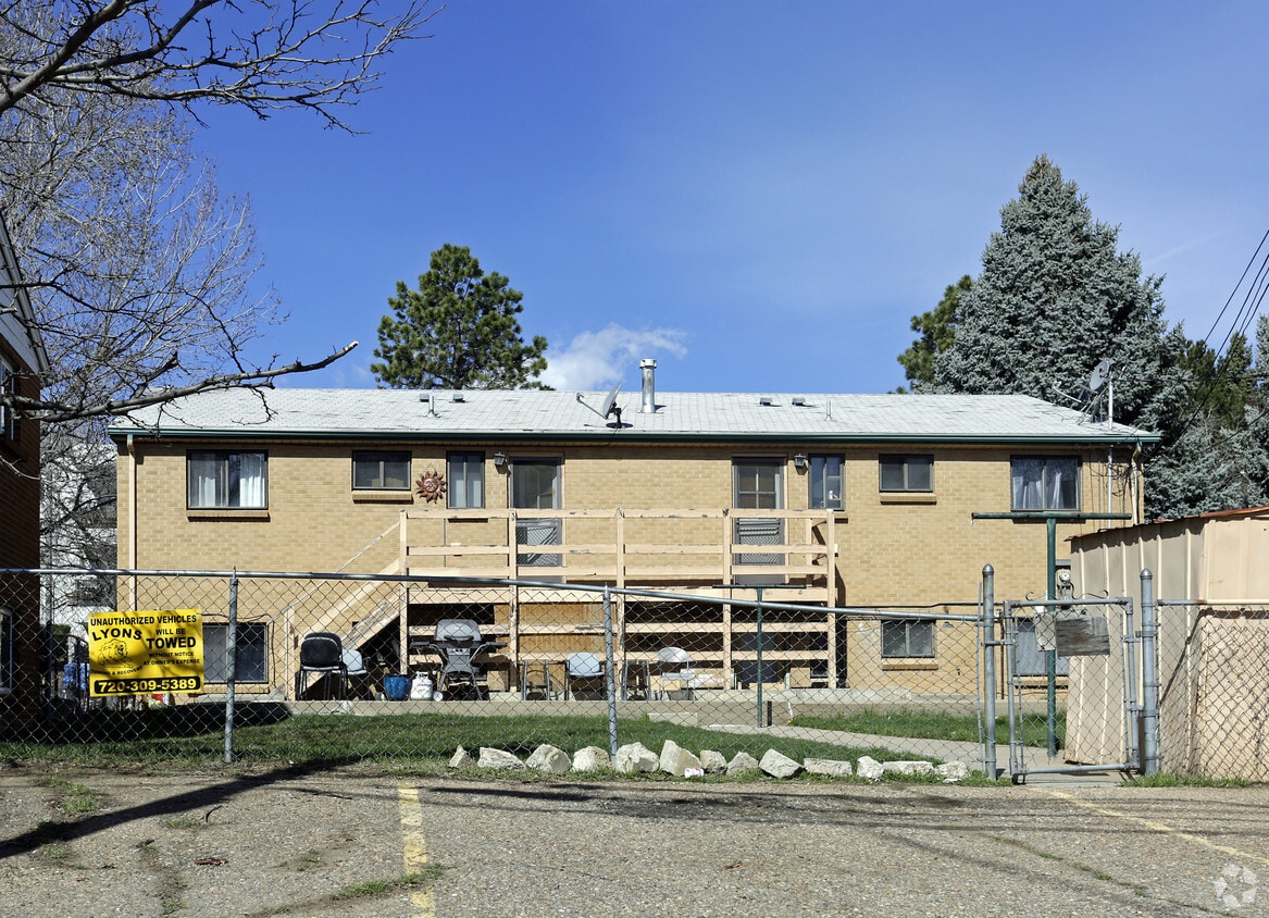 Building Photo - 2386 S Linden Ct