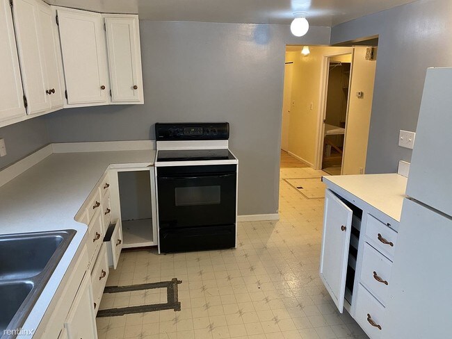 Building Photo - 3 br, 1 bath House - 117 Broad St