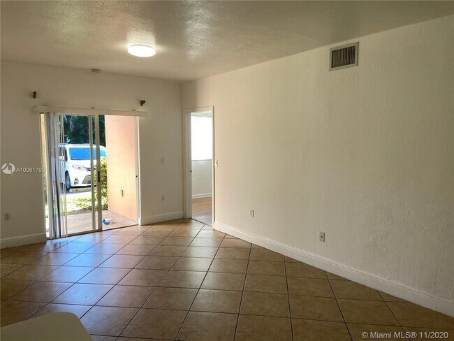 Building Photo - 3241 Sabal Palm Manor