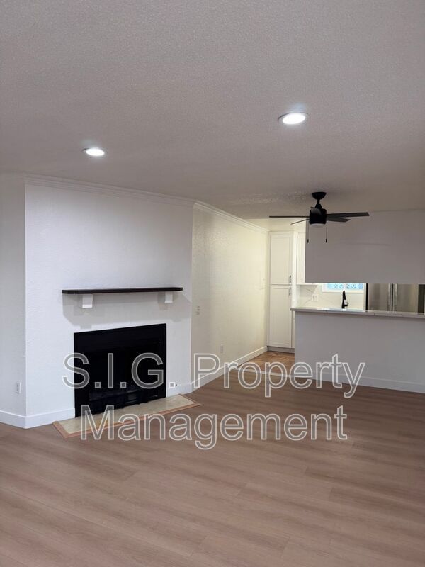 Foto del edificio - 10635 Sherman Grove Ave
