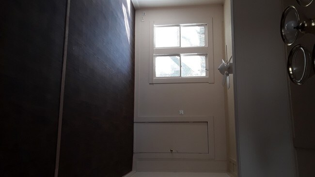 Foto del edificio - 1312 Ellis Ave