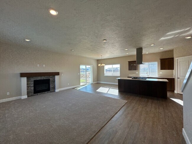Foto del edificio - Brand New 4 Bedroom Home in Willowbrook Co...