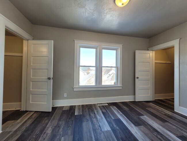 Foto del edificio - 816 School Pl