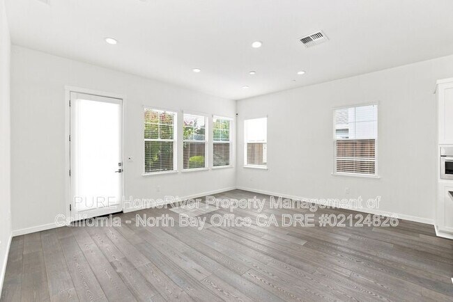 Foto del edificio - 1718 Linden Ln